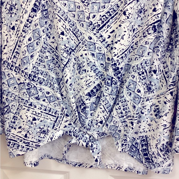 New Directions top, blue and white, fluted sleeves, front tie - Picture 3 of 3